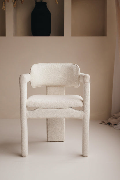 Janssen Japandi Bouclé — Minimalistische Eetkamerstoel