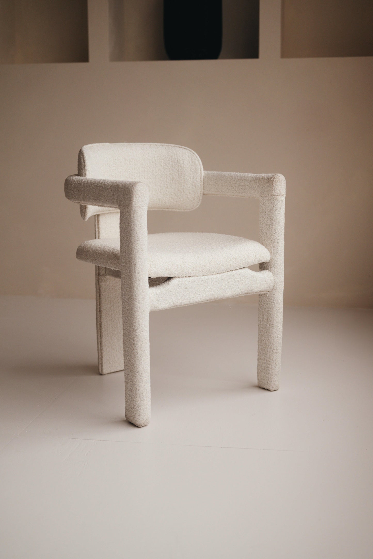 Janssen Japandi Bouclé — Minimalistische Eetkamerstoel
