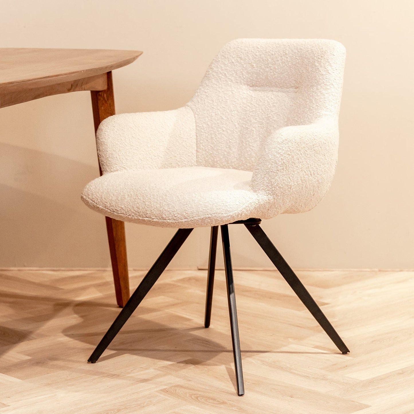 Janssen Doreen — Naturel Bouclé Kuipstoel